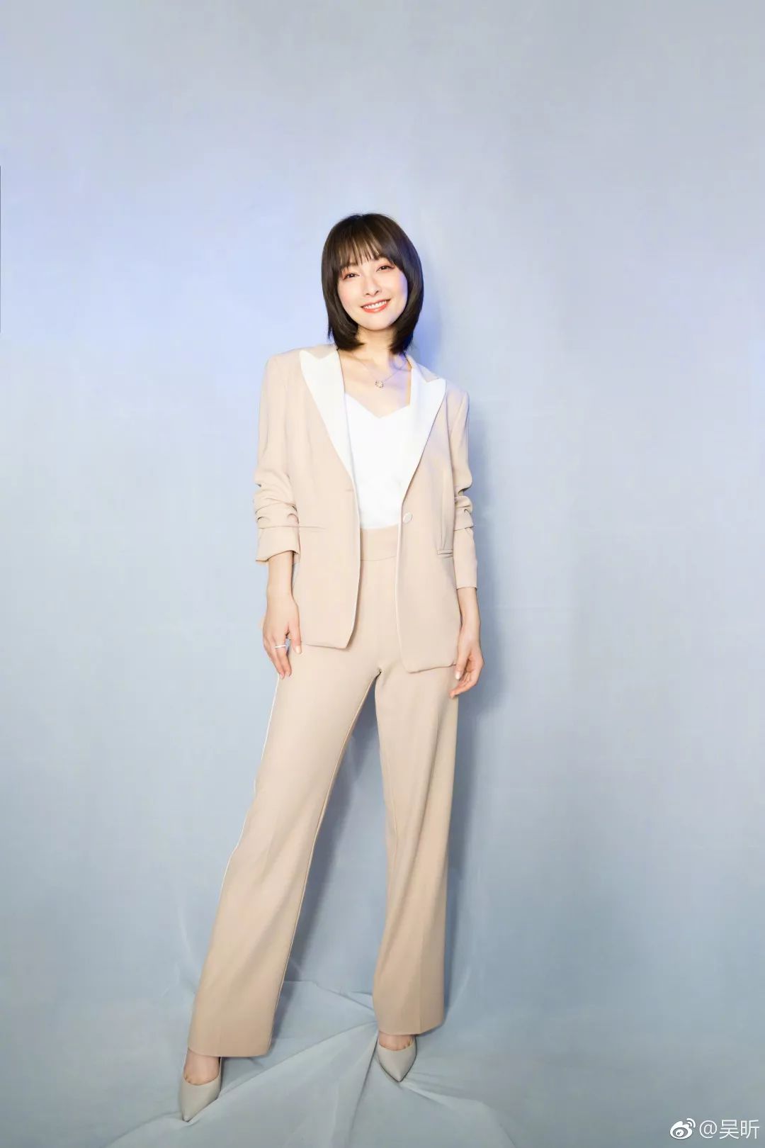 吴昕卖二手衣服被吐槽,吴昕送钟汉良的礼物是真的吗