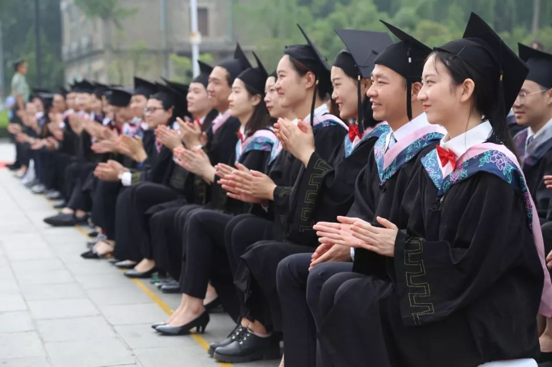再见了我的大学央视纪录片,再见了我的大学诗朗诵
