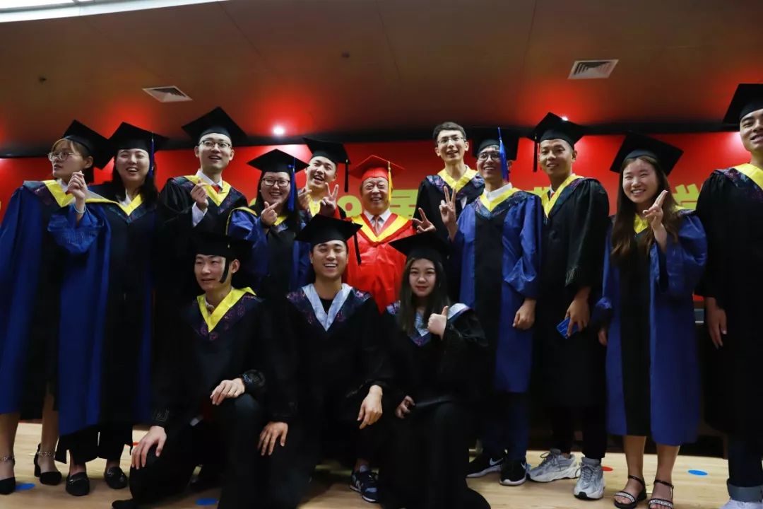 再见了我的大学央视纪录片,再见了我的大学诗朗诵