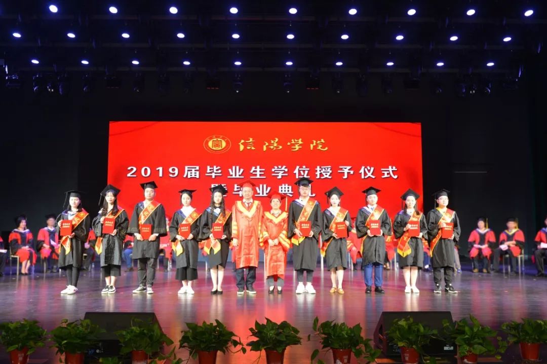 再见了我的大学央视纪录片,再见了我的大学诗朗诵