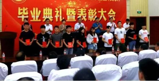 再见了我的大学央视纪录片,再见了我的大学诗朗诵