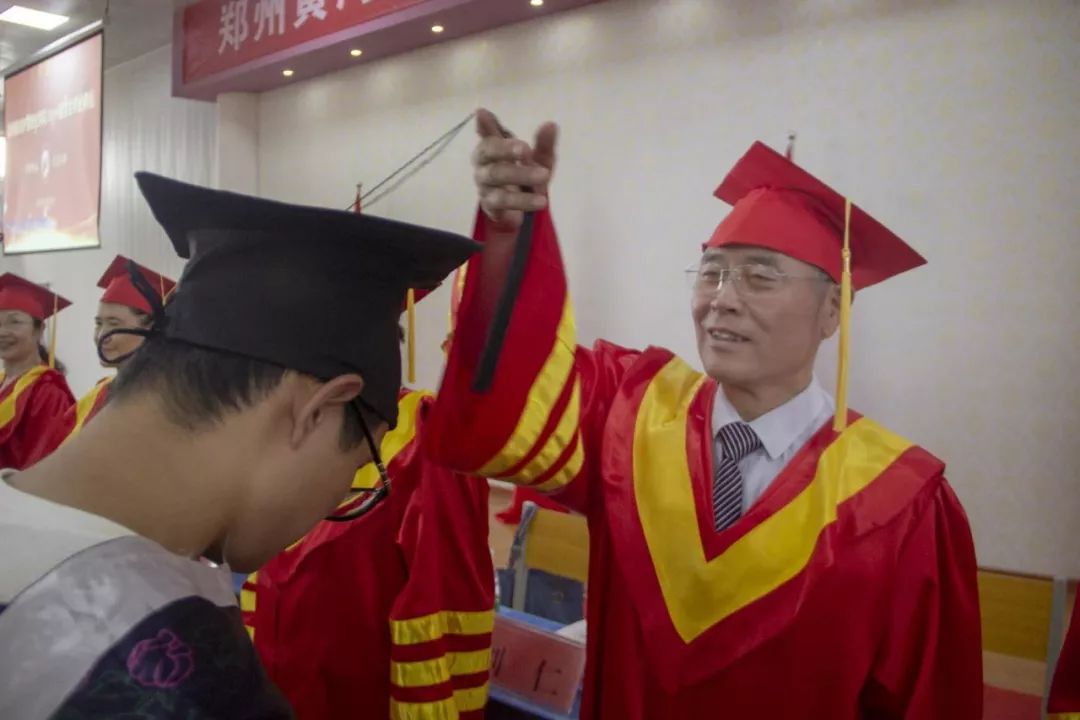 再见了我的大学央视纪录片,再见了我的大学诗朗诵