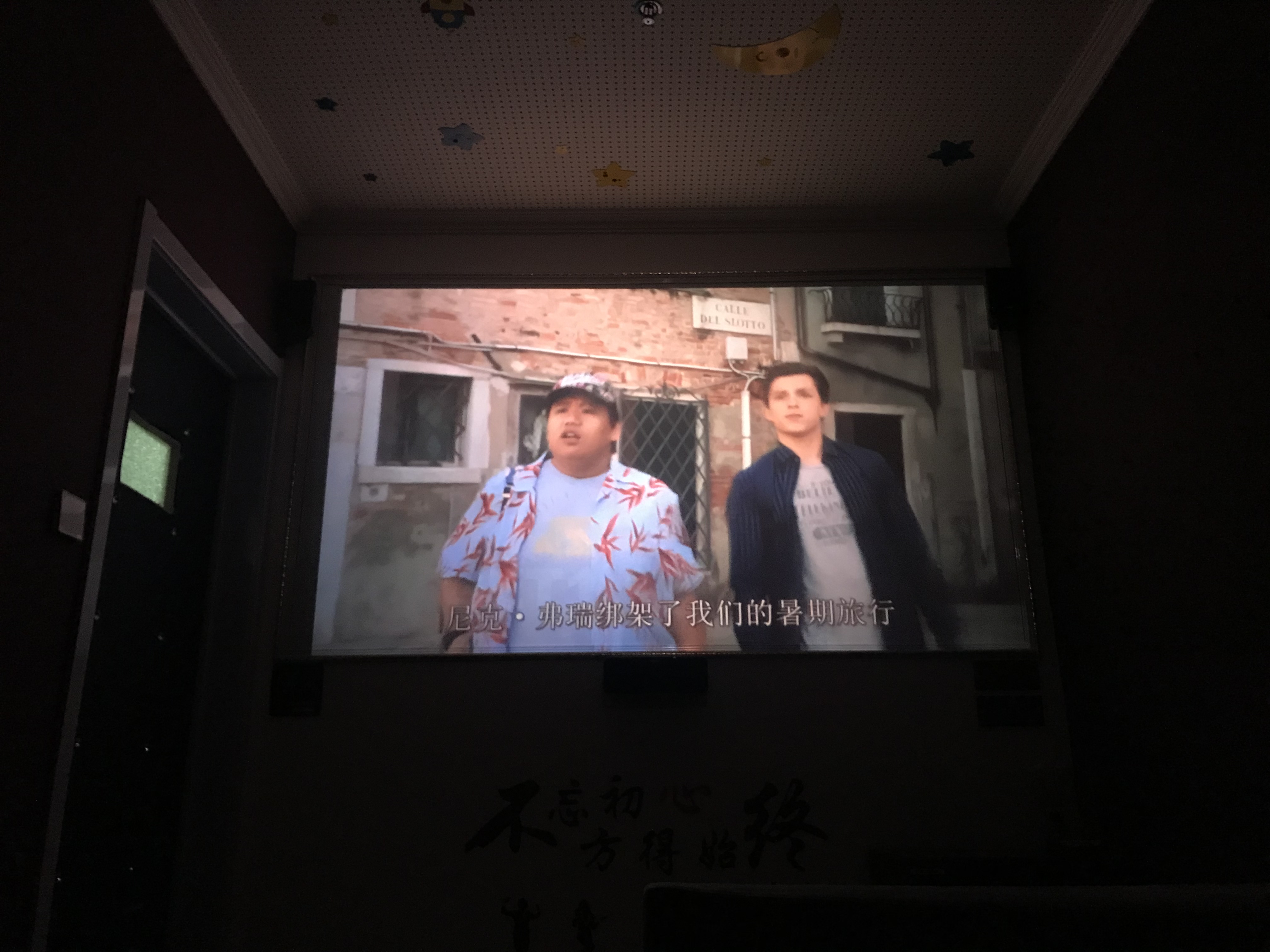 揭秘影咖丨年产值超150亿，暗访*放播**盗版黑店