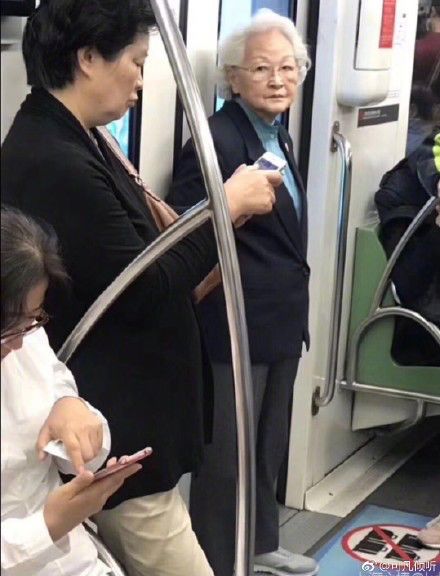 一个很高调的人突然变得很低调,低调的人低调到什么程度