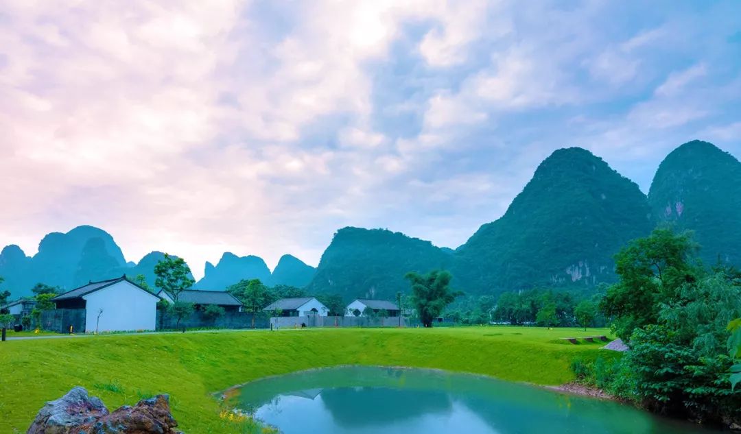 国庆在阳朔度过了不输巴厘岛的假期，全因这家藏在秘境山水里的宝藏酒店