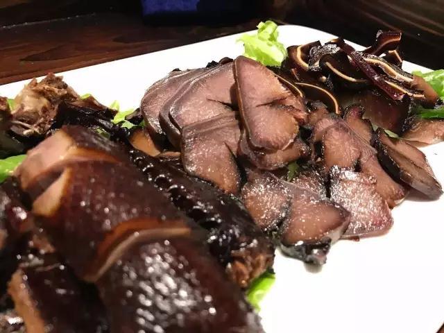 晓食|这家藏在巷弄里的十年老店，以酱鸭儿“称霸”武林
