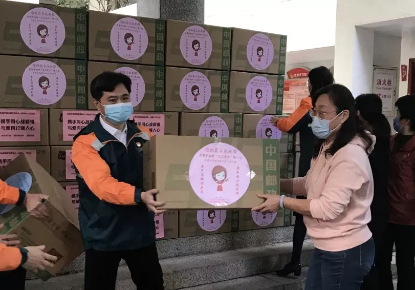 爱心接力！东莞个性定制暖心包“飞往”湖北