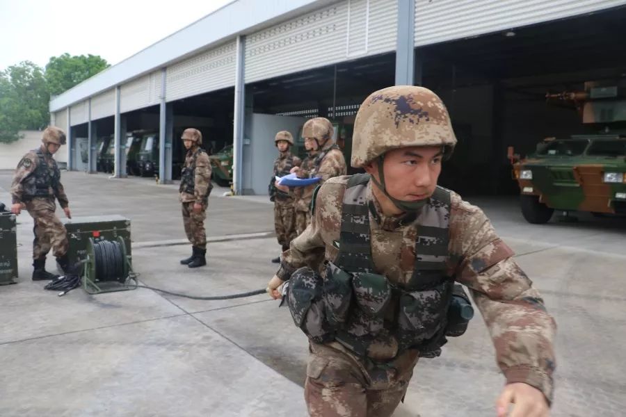 前线夜读|新兵连的迷彩记忆