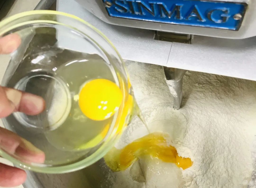 吐司面包成型的卷法,吐司整形各种手法视频
