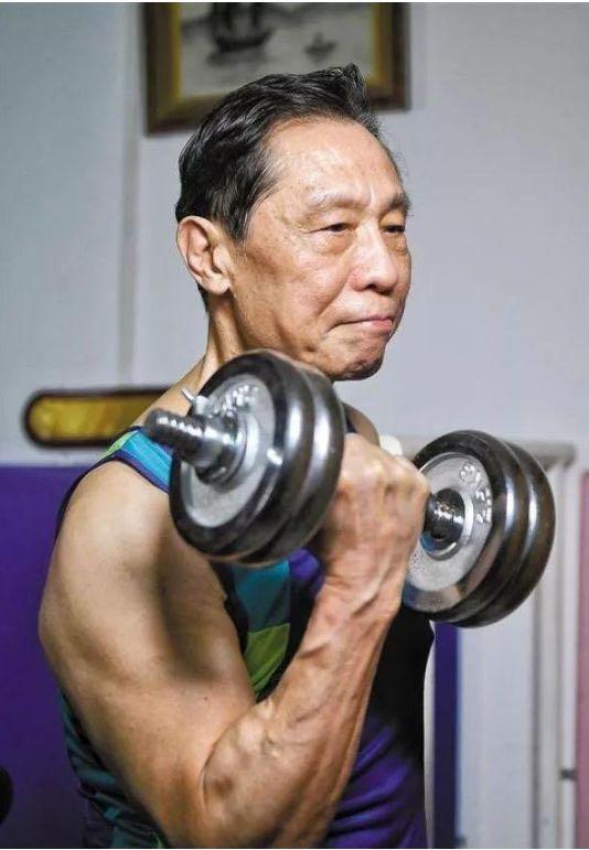 热爱体育是给孩子的最好的礼物,体育带给孩子的是一种精神