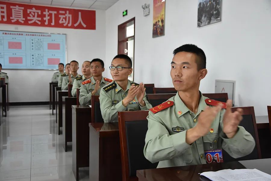三尺讲台起“硝烟”，“四会”比武战犹酣