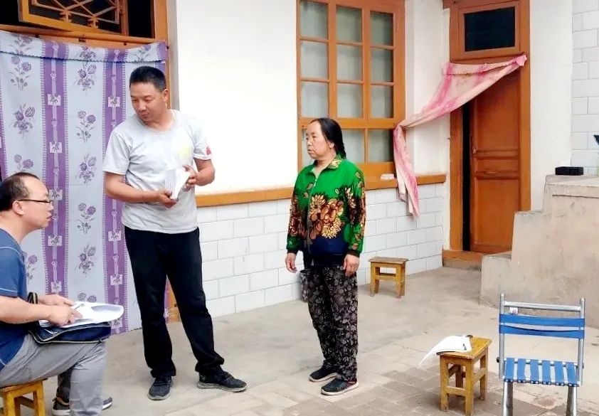 绾㈡棗鏉戣劚璐甫澶翠汉,闀囧钩鎵惰传璺笂鐨勫甫澶翠汉