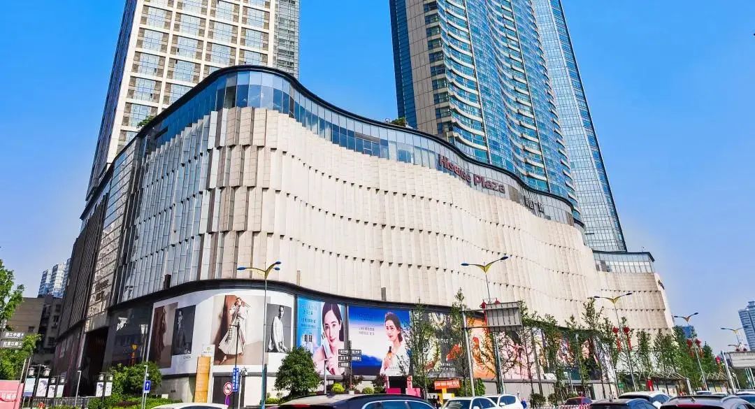 1000杯茶颜悦色免费送！2000份美妆礼任性赢！海信广场4年店庆就是这么壕
