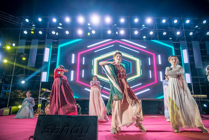 助力南阳原创乐曲：金正珠宝亮相南阳世界月季大观园