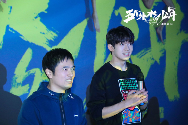 五个扑水的少年运动员进场,五个扑水的少年路演