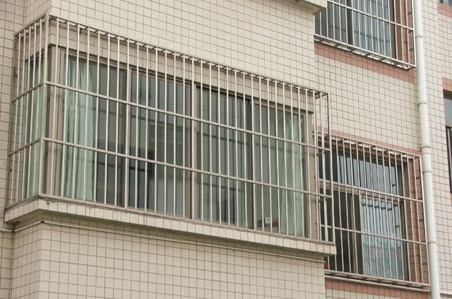 隐形防盗窗什么材质最好,防盗窗上面的铁皮是什么材质