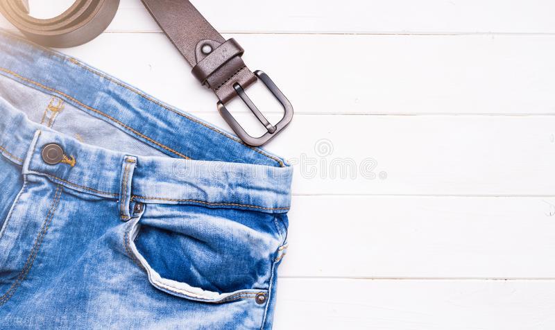 最流行的衣服店盈利模式,服装店年赚100万的商业思维