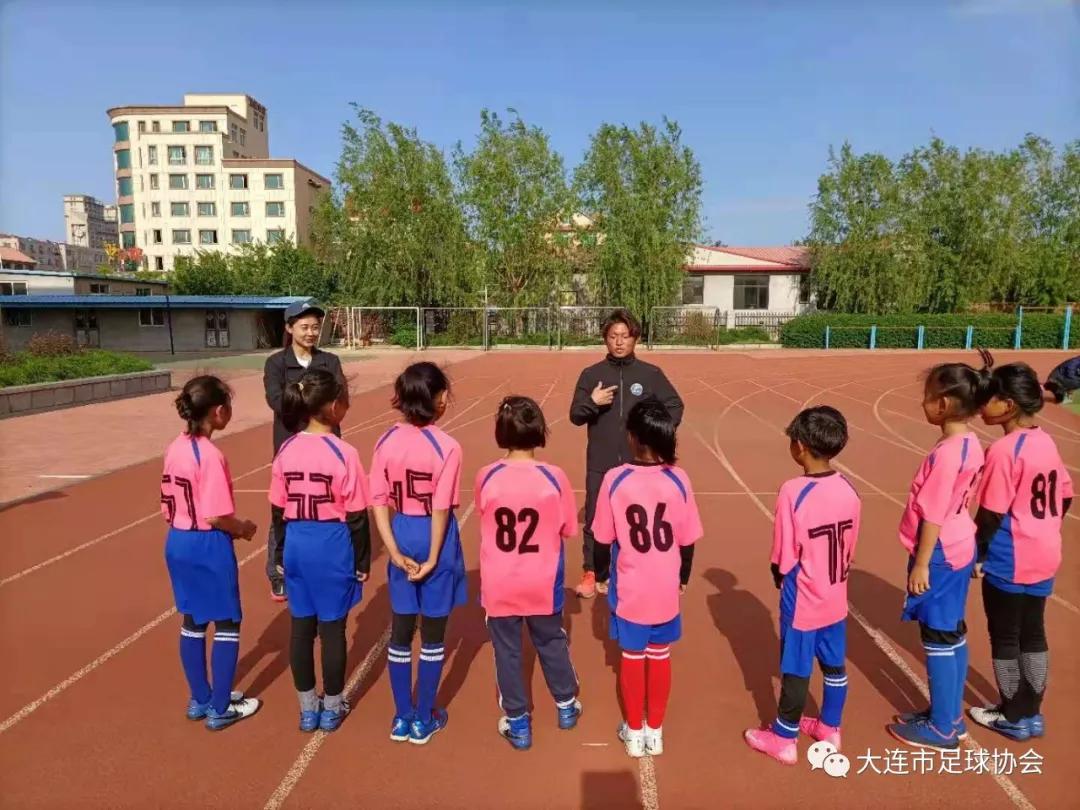 亚足联-中国足协“梦想中国”走进大连市八一希望小学