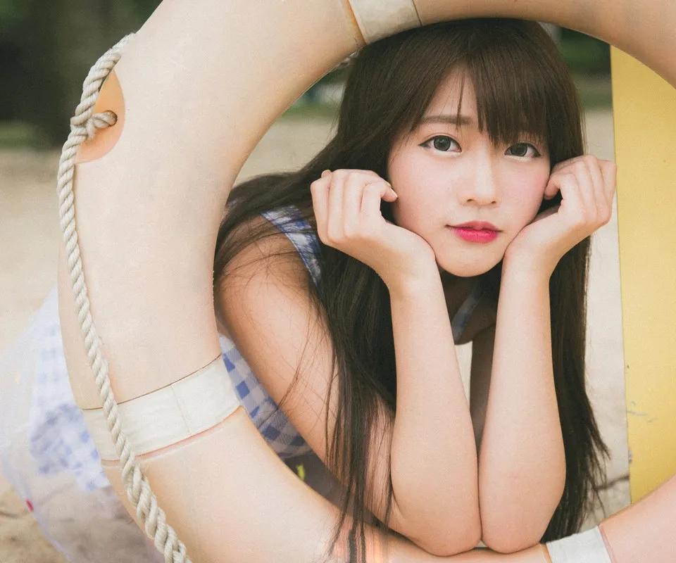 一个爱穿袜子美女背后的故事