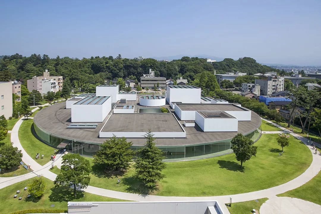 没设计过一两把网红椅，都不好意思被誉为建筑大师