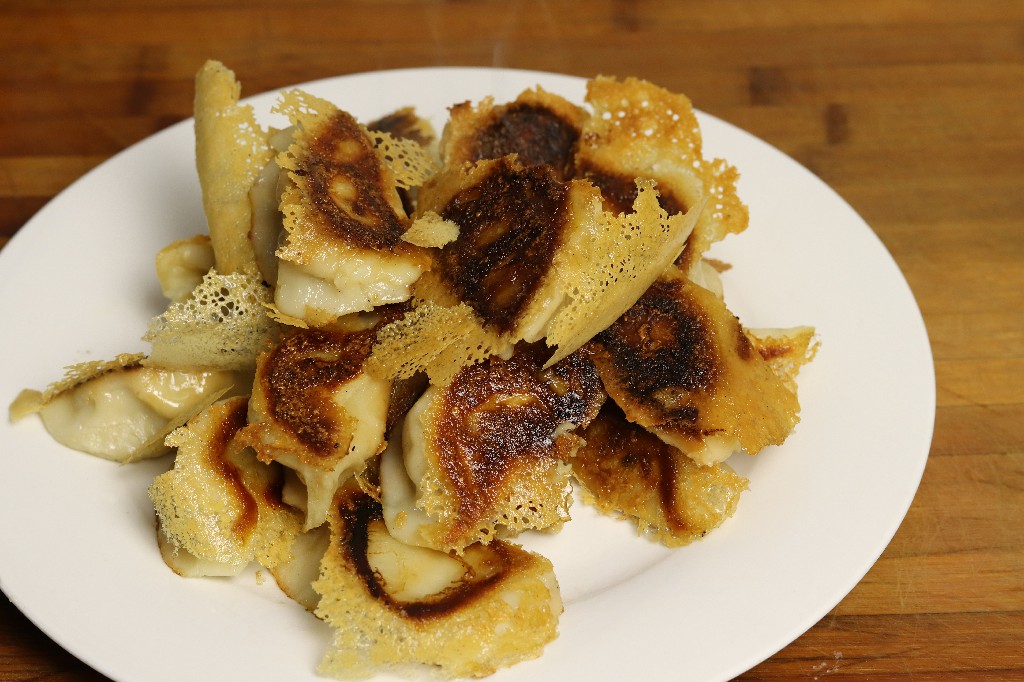 元宵饺子的简单又快包法,元宵节饺子手工制作