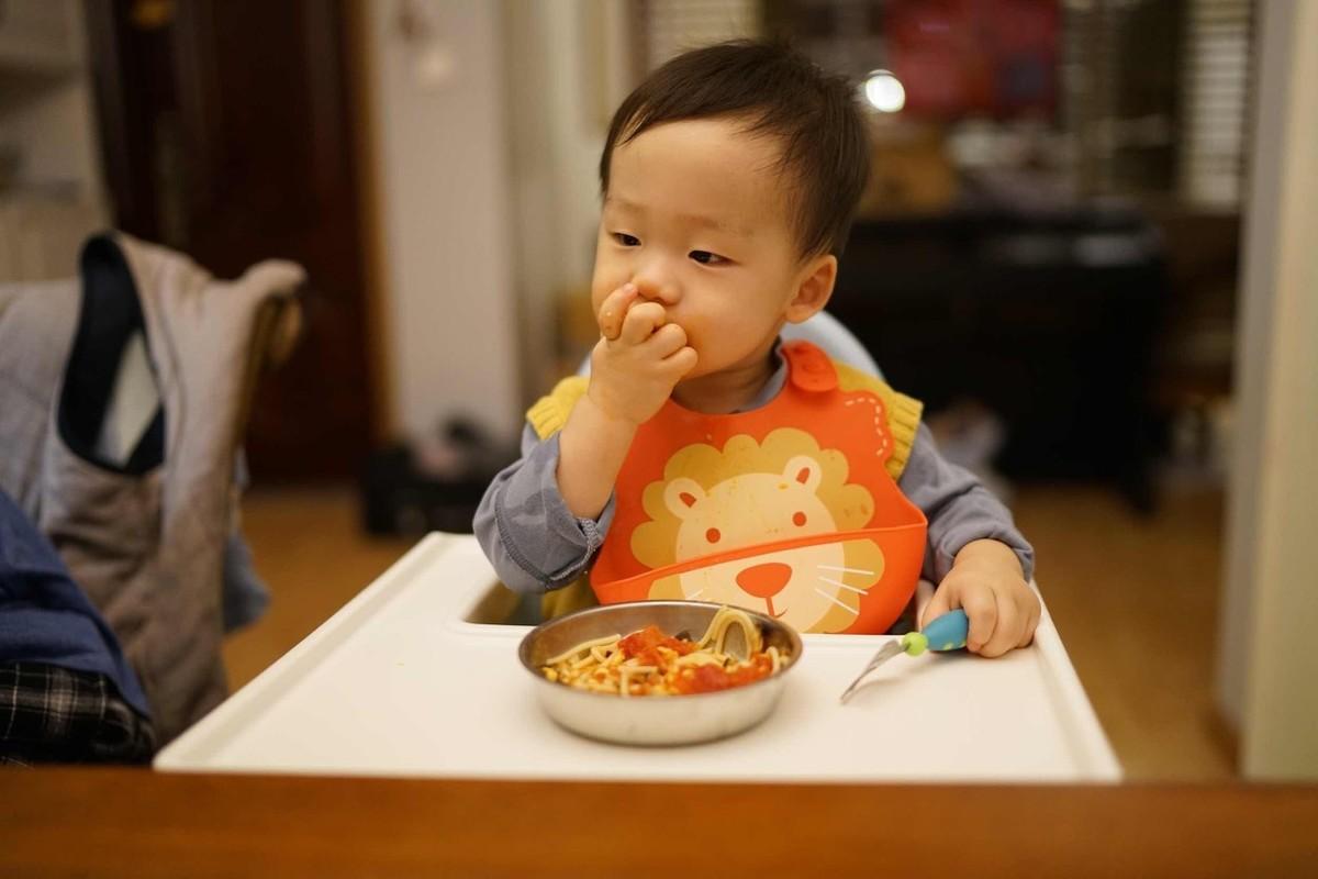孩子不吃饭怎么办一招就搞定视频,怎么解决小孩不吃饭问题