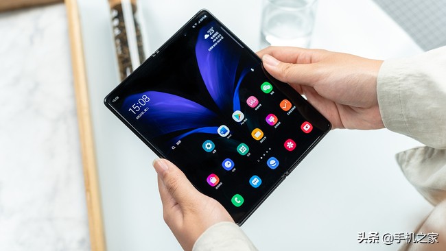 三星折叠屏zflip2值得买吗,三星折叠屏手机GalaxyZFold3