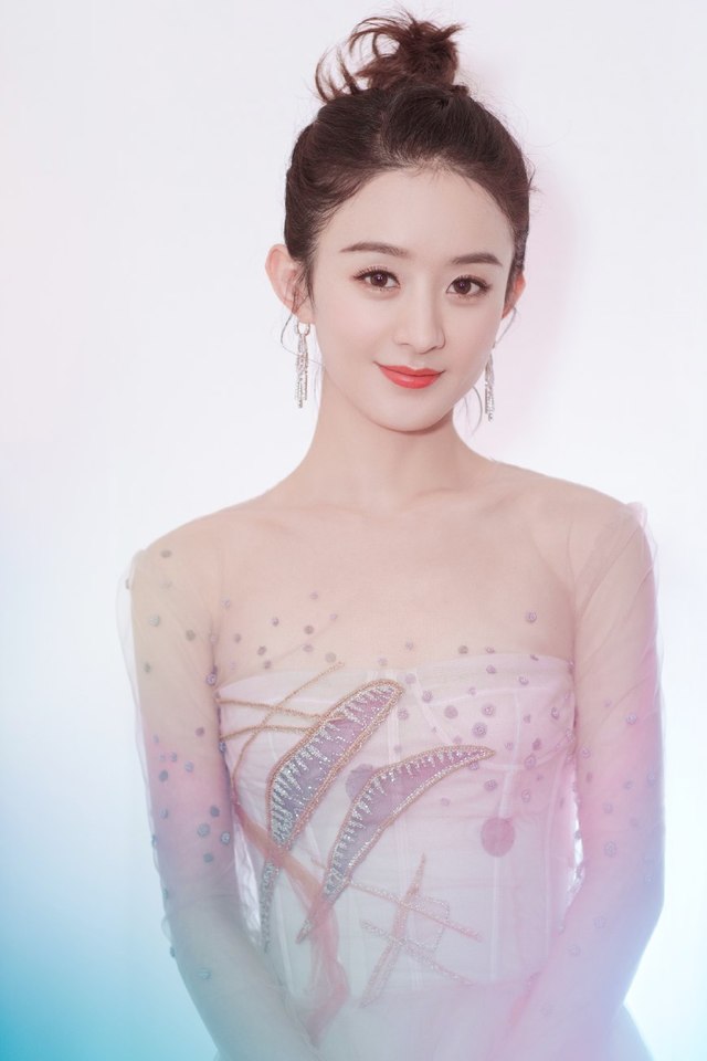 不烫不染圆脸女生适合的发型,圆脸适合黑长直还是适合自然刘海