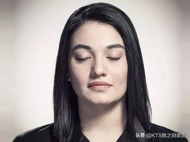 传奇女性MunibaMazari：给我笔和颜料，我想给生活一些色彩