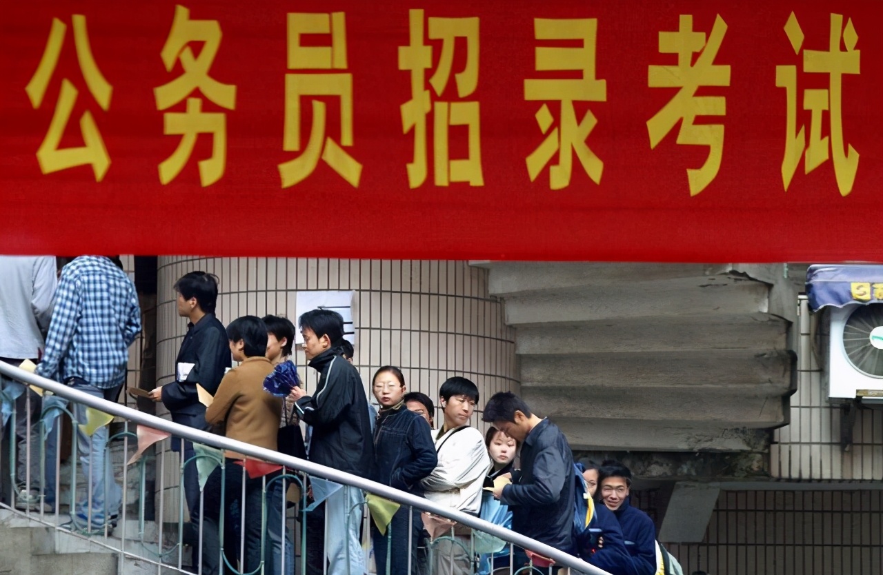 海南公务员警察报考条件年龄限制,报考公务员警察只能30岁以下吗