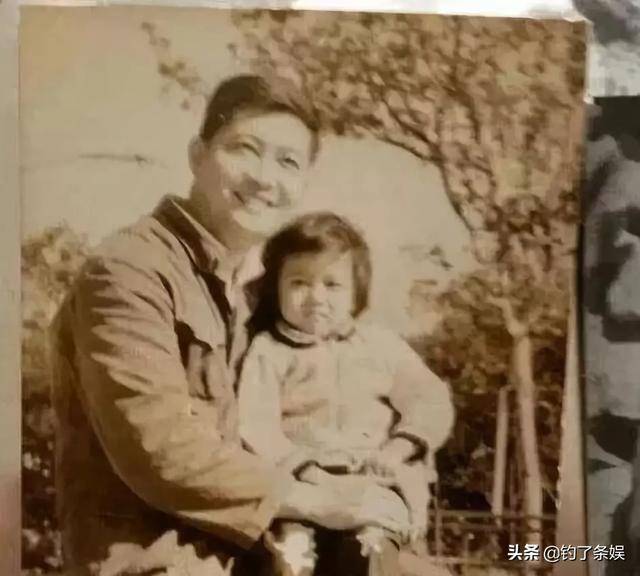成龙对小龙女事件有回应吗 (小龙女事件对成龙的影响)