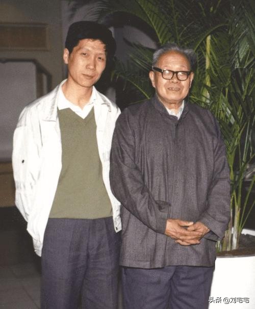 从“小学肄业”到“收藏大亨”，马未都的逆袭之路，何以非议不断