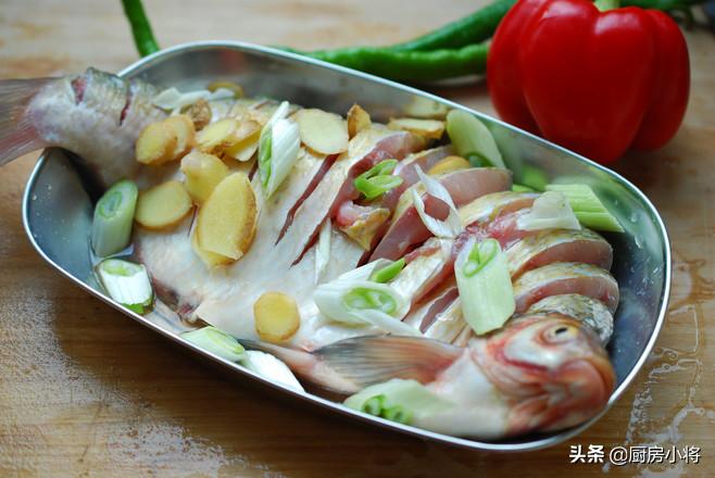 年夜饭鱼菜谱大全及做法,不可错过的年夜饭孔雀开屏鱼