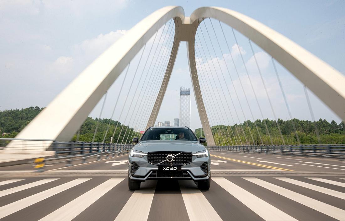 沃尔沃XC60安全测评,沃尔沃suvxc90和xc60选哪个
