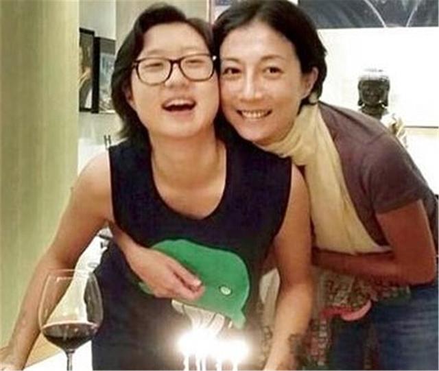 成龙对小龙女事件有回应吗 (小龙女事件对成龙的影响)
