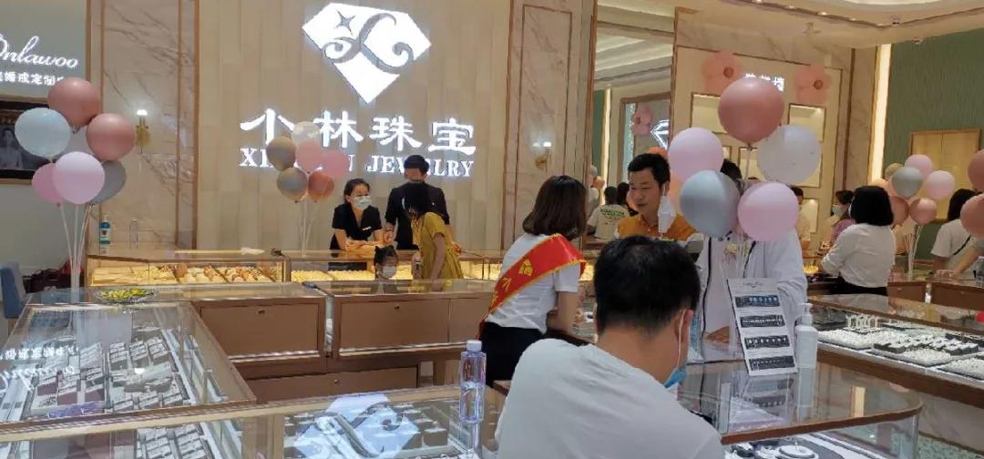 鄂州小林珠宝抖音视频 (鄂州小林珠宝广场地址)