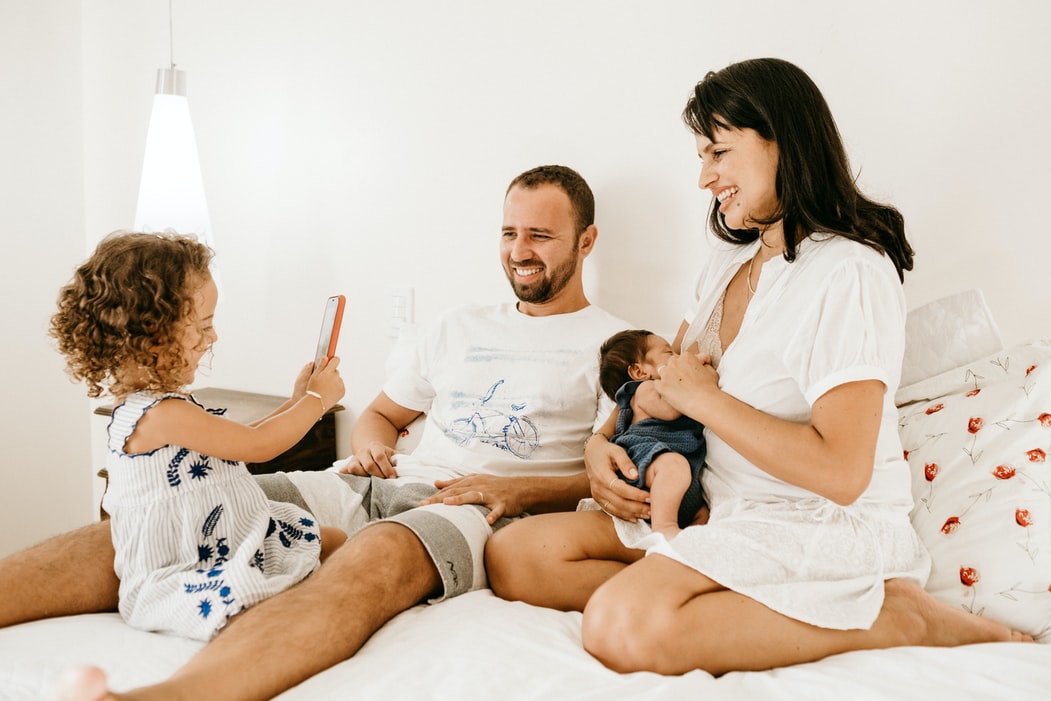 新手妈妈紧急救护呛奶婴儿,新生儿呛奶怎么救护