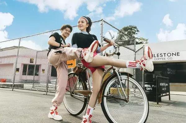 安踏可口可乐联名氢跑,安踏c202xproto一次性跑鞋
