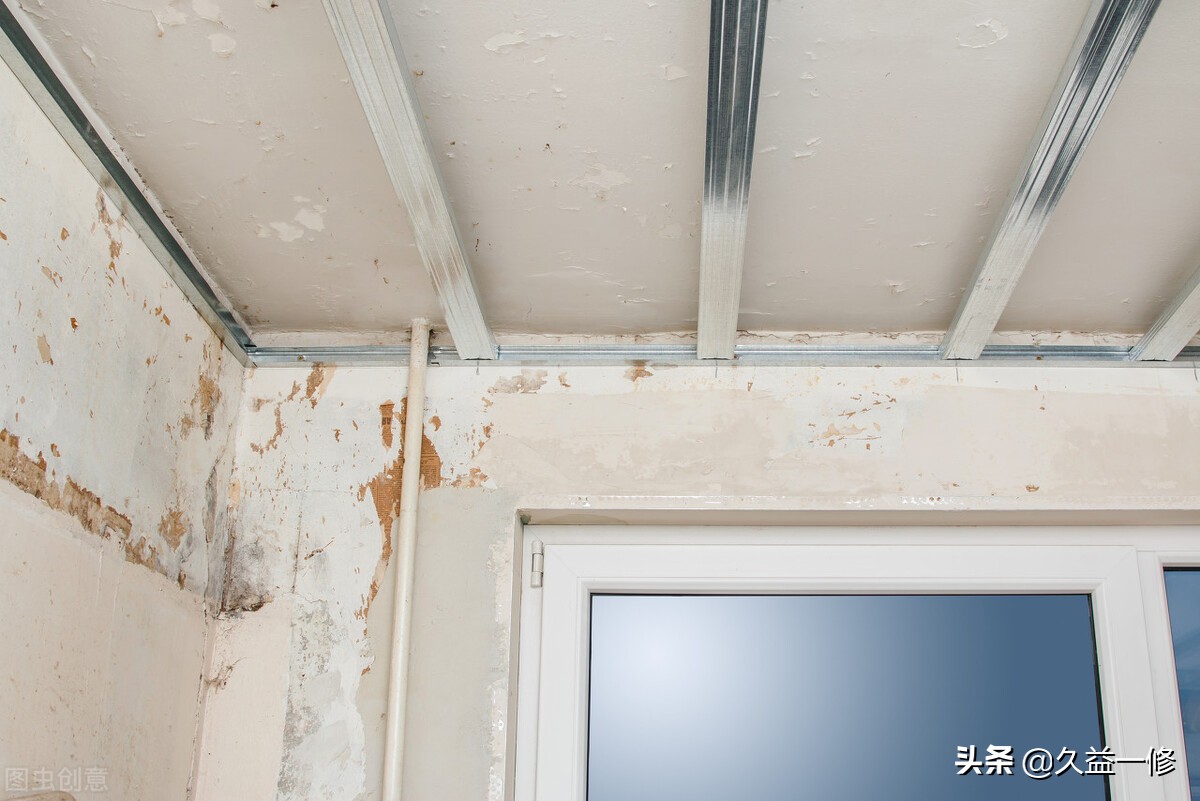 石膏板和铝扣板吊顶哪个更省钱,房间吊顶用铝扣板好还是石膏板好