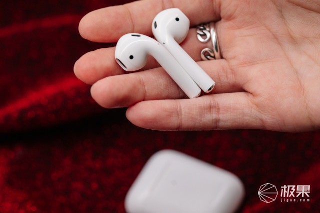 AirPods2代到手了，怎么才能让人看出来是新款？
