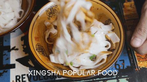 人生一串，烟火江湖！这家铁板烧烤店用串串翻起儿时回忆