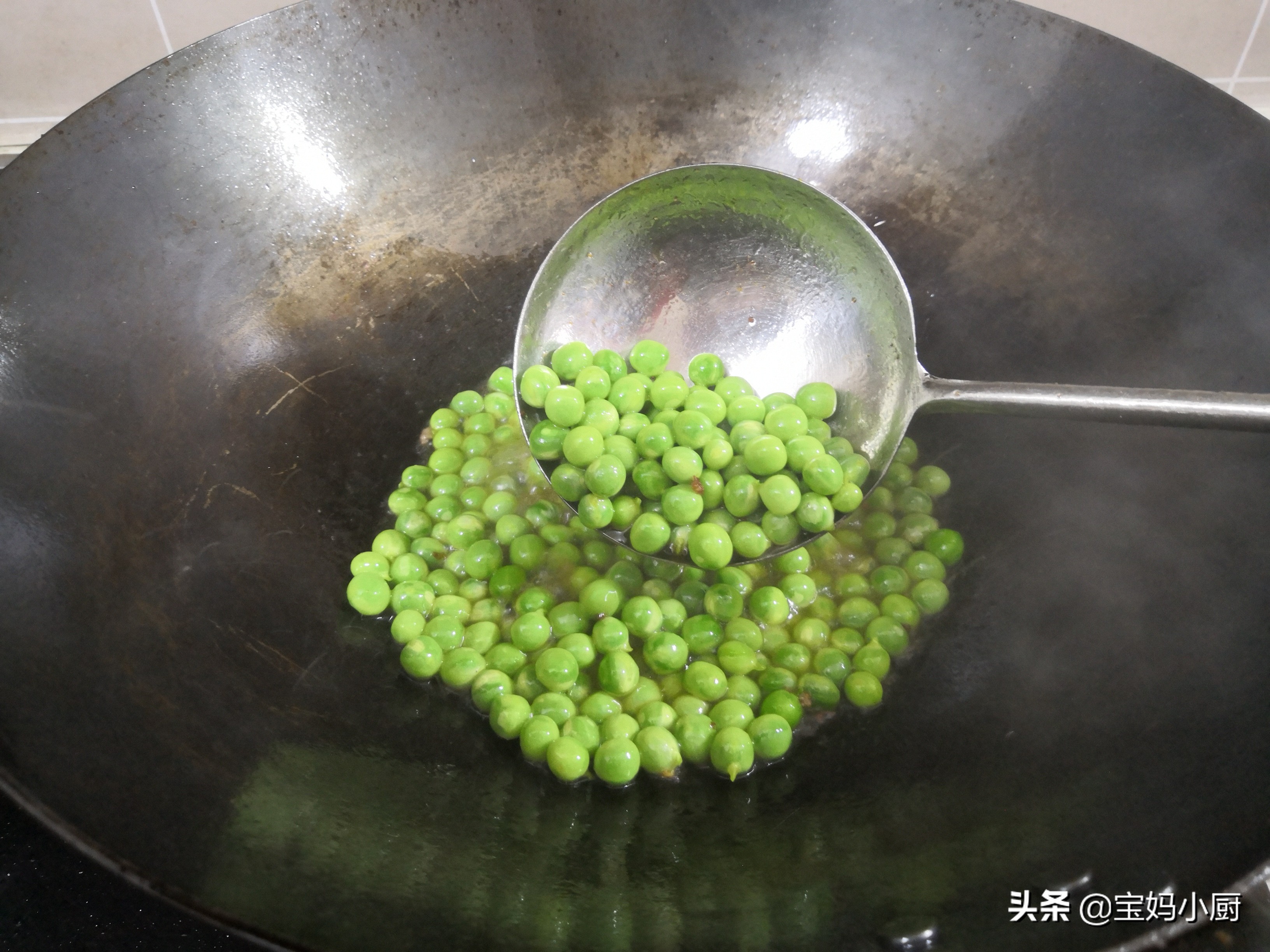 为什么豌豆炒出来不变色,为什么自己炸的豌豆不酥不脆