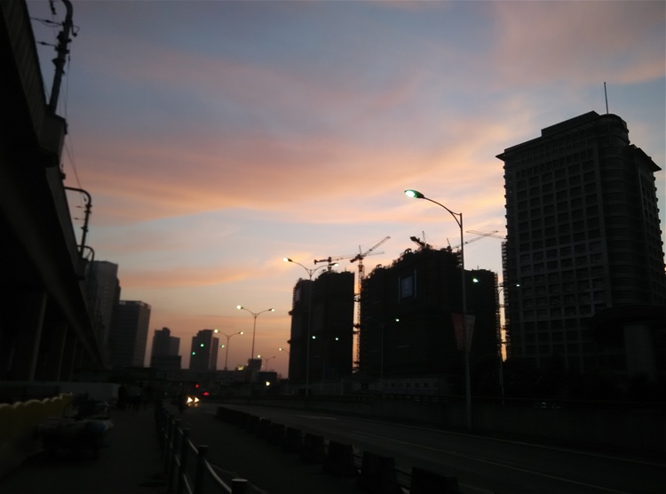 上海安亭汽车城夜生活,夜上海不夜城