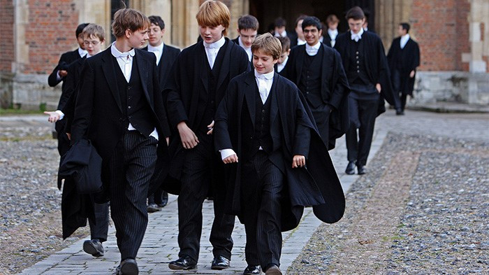 都说中国学生的校服丑？来看看国内外的校服对比吧