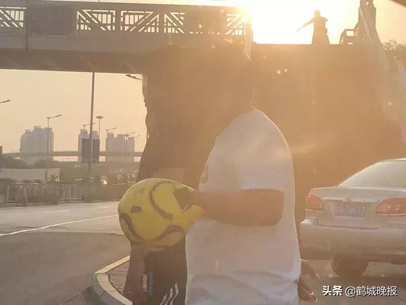 碰瓷被加塞车碾压后续判决,碰瓷被车主踢倒