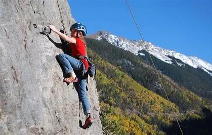 《秘密的角落》火出圈！“一起爬山”是climbthemountain？