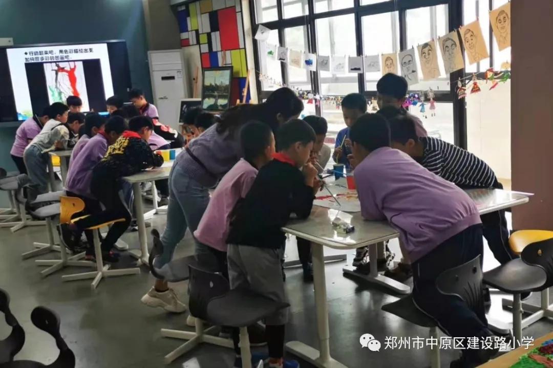 小学生最美校园绘画作品运动场,美好校园领会生活绘画比赛