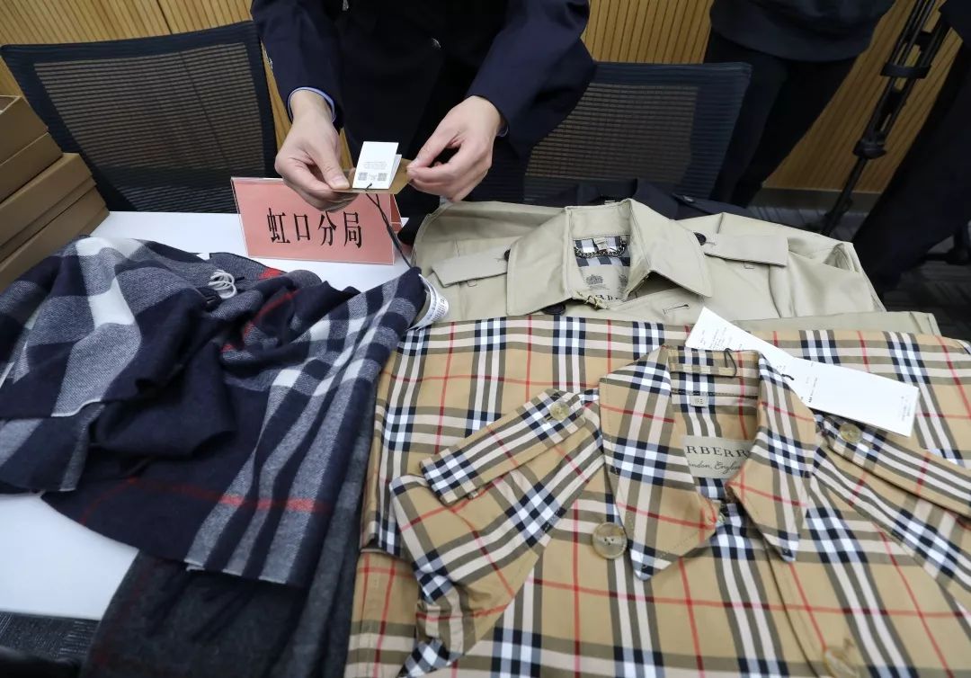 burberry围巾原价1980,burberry围巾是什么档次