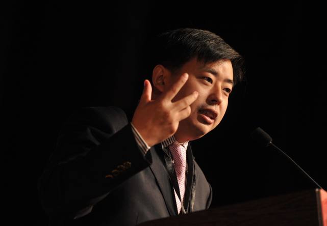 又一个湖北富豪崛起，夫妻把十元店开遍全球，现在一年营收2百亿