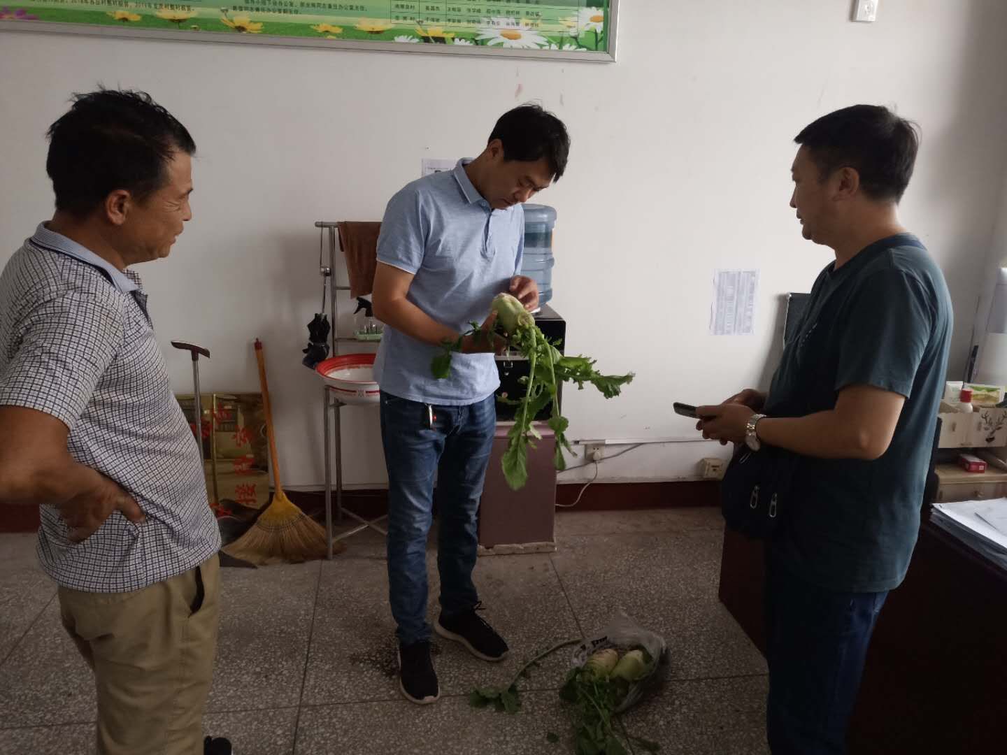 汤阴瓦岗：扶贫路上无小事一颗萝卜见初心